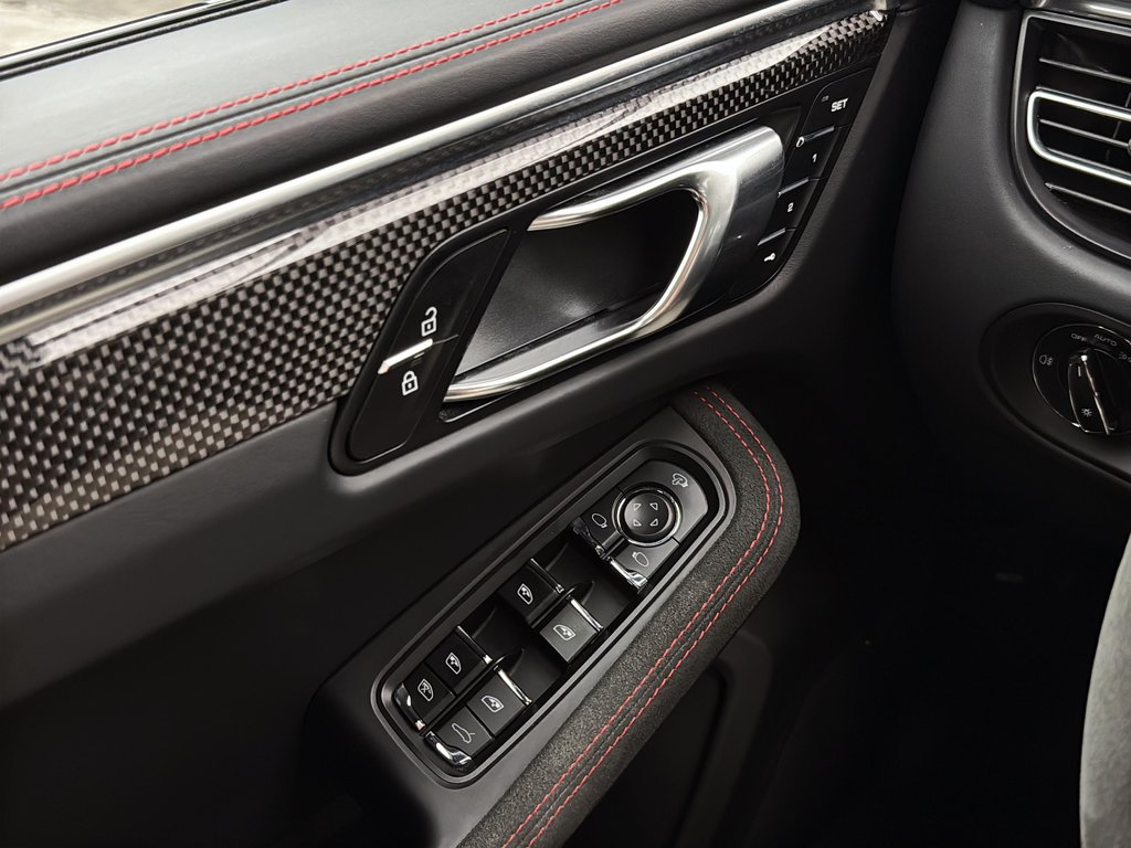 Porsche Macan GTS  GTS Sport Package 2024 à Laval, Québec - 24 - w1024h768px