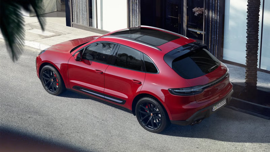 2024 Porsche Macan GTS  GTS Sport Package in Laval, Quebec - 4 - w1024h768px