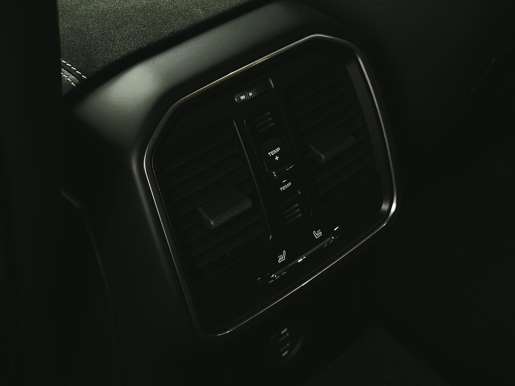 Porsche Macan GTS w/GTS Interior option $5,470 2024 à Laval, Québec - 32 - w1024h768px
