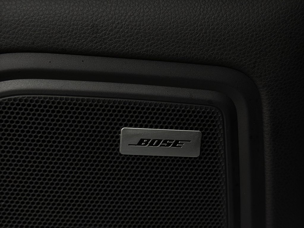 Porsche Macan Premium Package Plus 2024 à Laval, Québec - 31 - w1024h768px