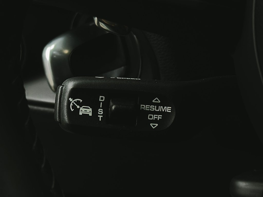 Porsche Macan Premium Package Plus 2024 à Laval, Québec - 18 - w1024h768px