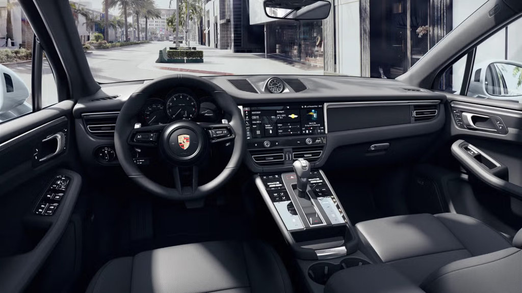 Porsche Macan Premium Package Plus 2024 à Laval, Québec - 5 - w1024h768px