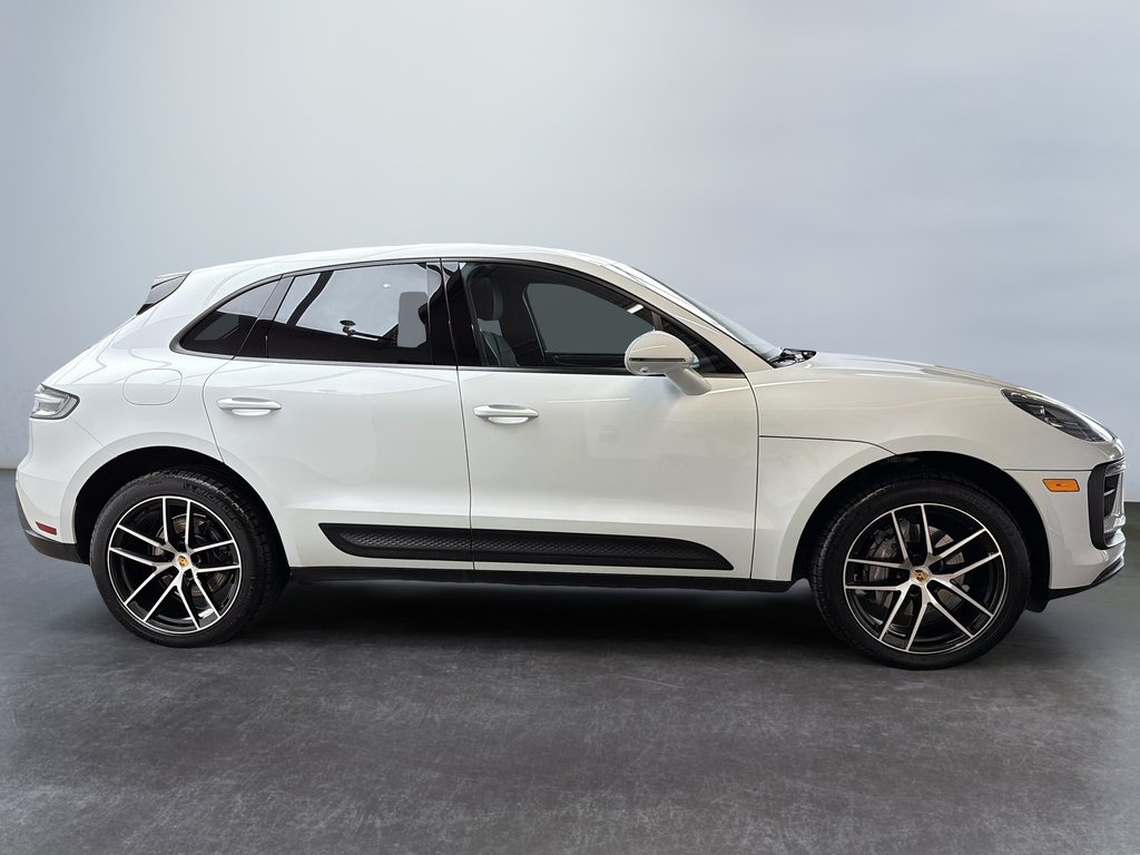 Porsche Macan Premium Package Plus 2024 à Laval, Québec - 5 - w1024h768px