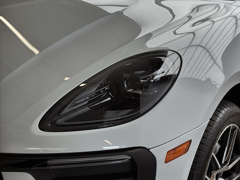 Porsche Macan Premium Package Plus 2024 à Laval, Québec - 8 - w1024h768px