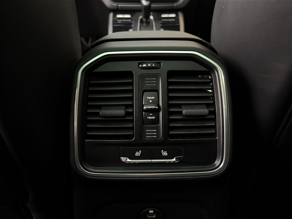 Porsche Macan Premium Package Plus 2024 à Laval, Québec - 24 - w1024h768px
