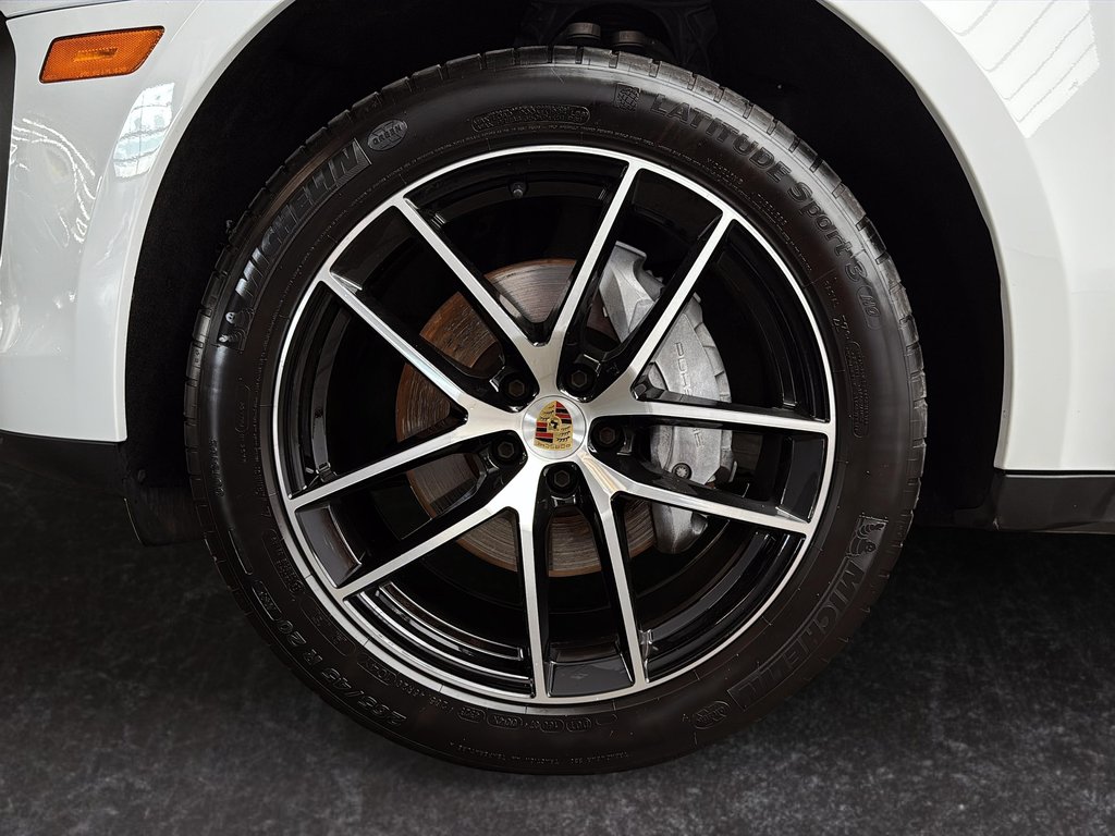 Porsche Macan Premium Package Plus 2024 à Laval, Québec - 11 - w1024h768px