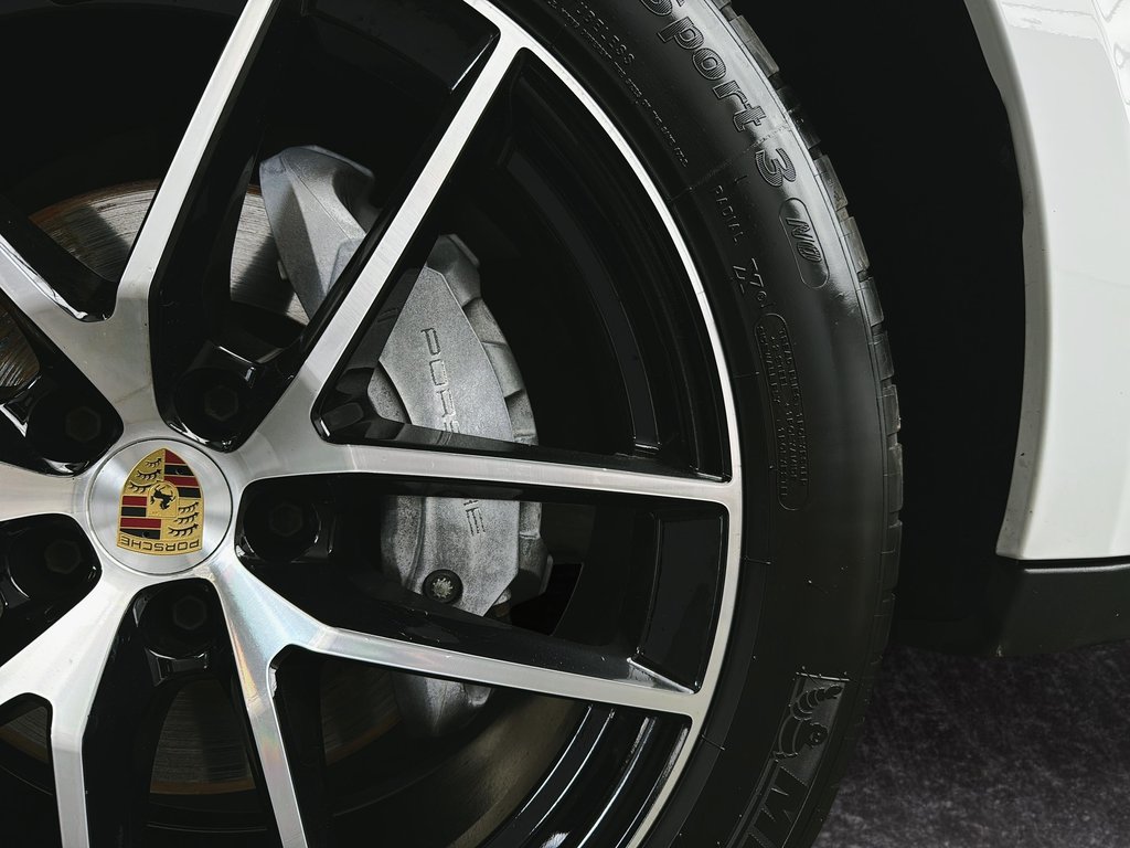 Porsche Macan Premium Package Plus 2024 à Laval, Québec - 12 - w1024h768px