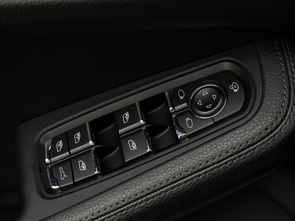 Porsche Macan Premium Package Plus 2024 à Laval, Québec - 29 - w1024h768px