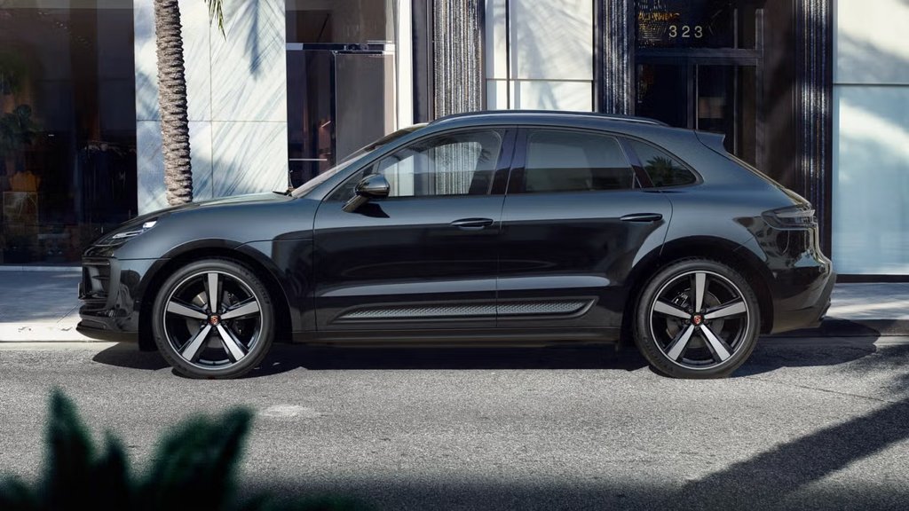 Porsche Macan Premium Package Plus 2024 à Laval, Québec - 2 - w1024h768px