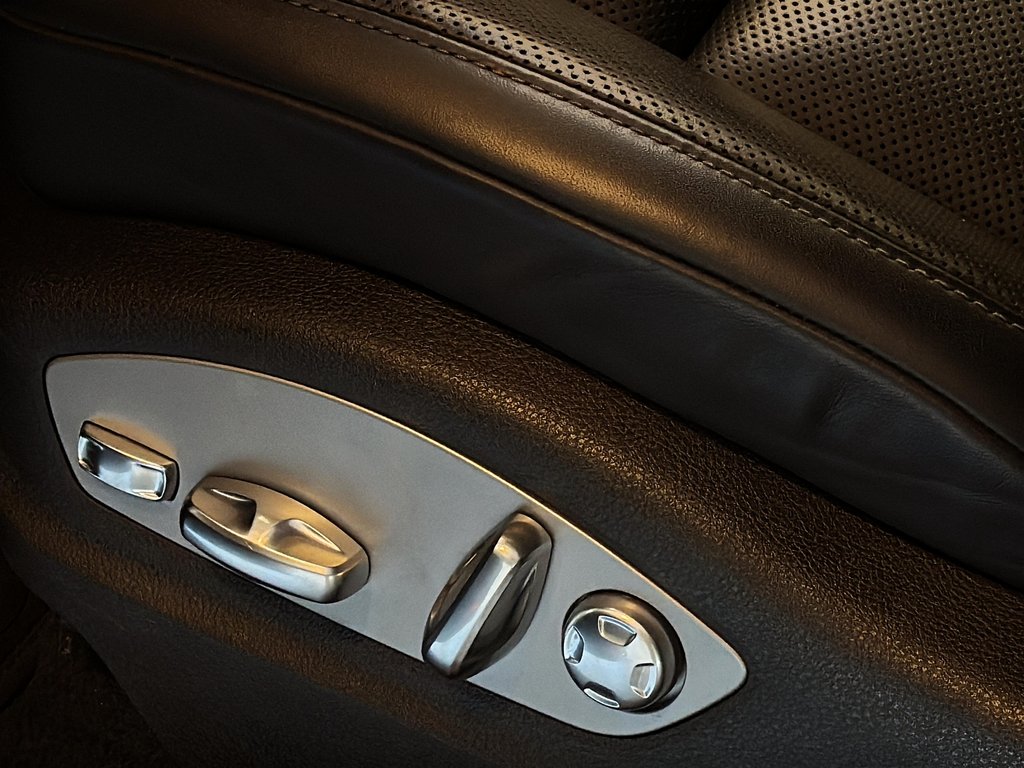 2024 Porsche Macan Premium Package Plus in Laval, Quebec - 27 - w1024h768px