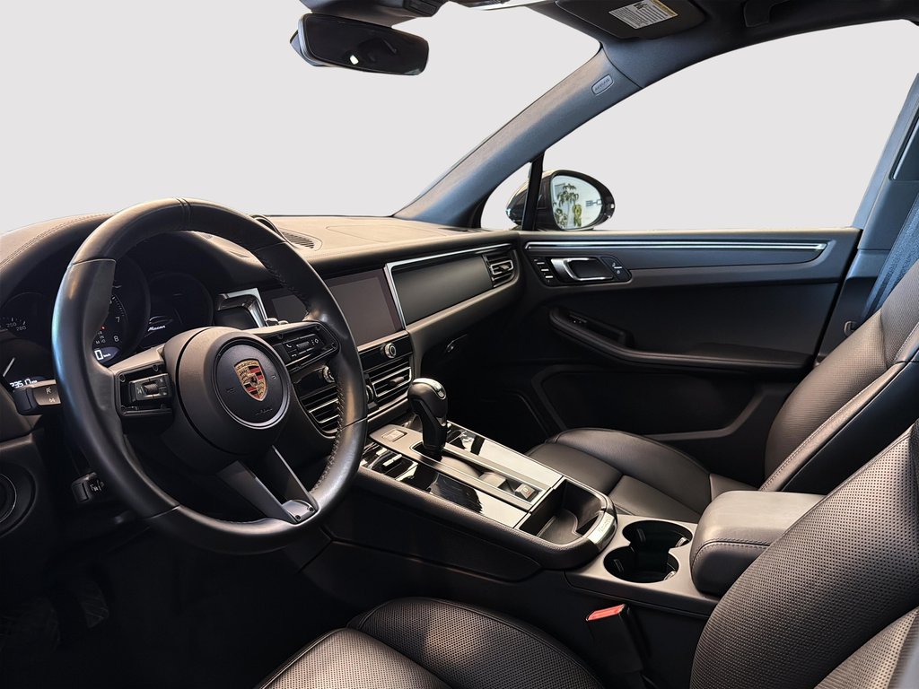 2024 Porsche Macan Premium Package Plus in Laval, Quebec - 14 - w1024h768px