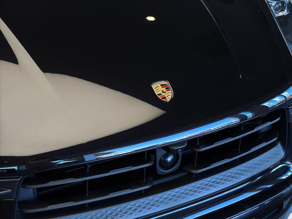 2024 Porsche Macan Premium Package Plus in Laval, Quebec - 8 - w1024h768px