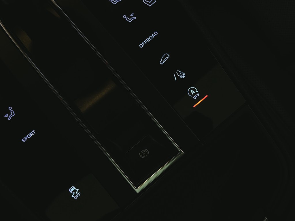 2024 Porsche Macan Premium Package Plus in Laval, Quebec - 29 - w1024h768px