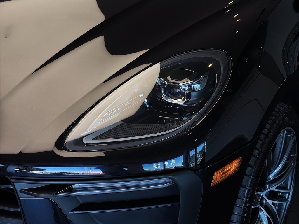 2024 Porsche Macan Premium Package Plus in Laval, Quebec - 11 - w1024h768px