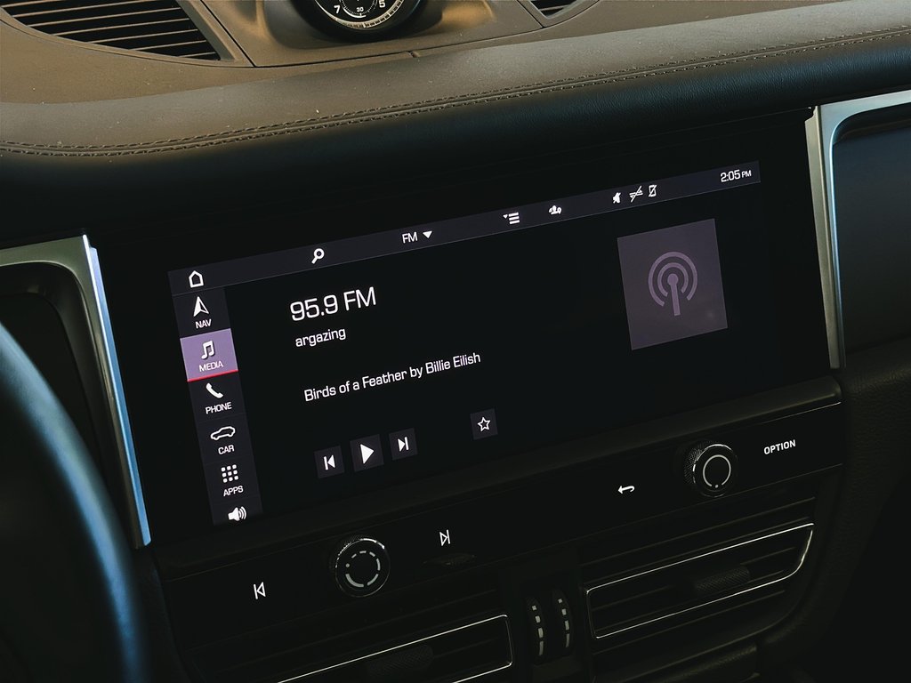 2024 Porsche Macan Premium Package Plus in Laval, Quebec - 19 - w1024h768px