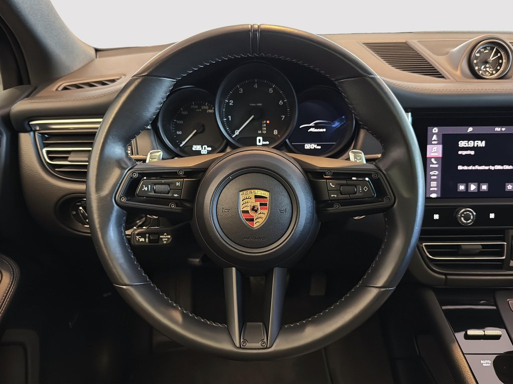 2024 Porsche Macan Premium Package Plus in Laval, Quebec - 16 - w1024h768px