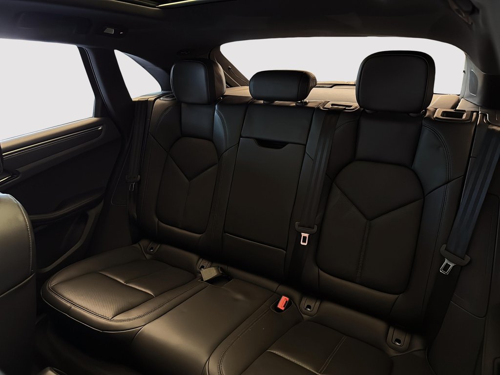 2024 Porsche Macan Premium Package Plus in Laval, Quebec - 20 - w1024h768px