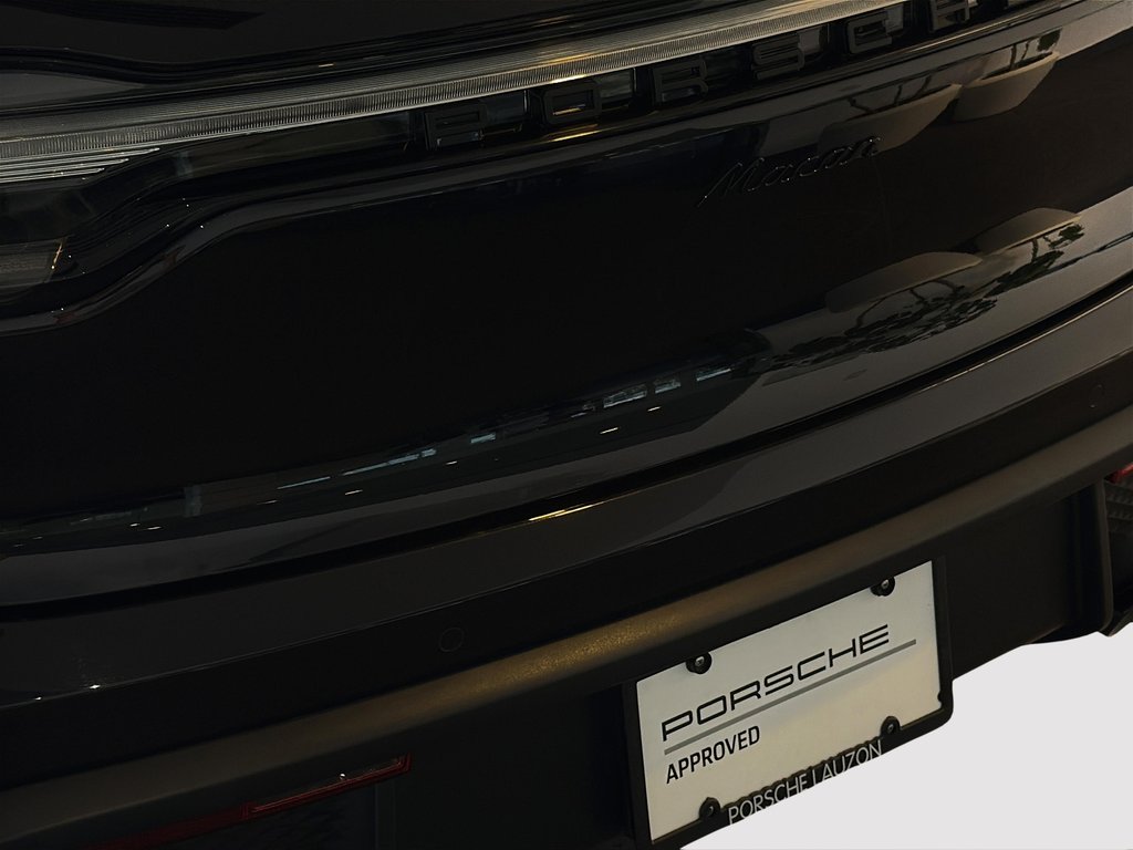 2024 Porsche Macan Premium Package Plus in Laval, Quebec - 9 - w1024h768px