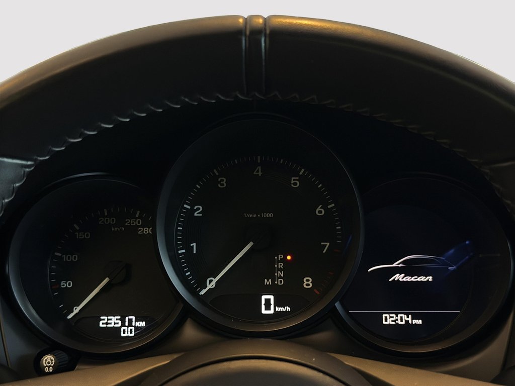 2024 Porsche Macan Premium Package Plus in Laval, Quebec - 17 - w1024h768px