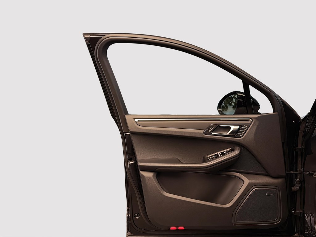 2024 Porsche Macan Premium Package Plus in Laval, Quebec - 23 - w1024h768px