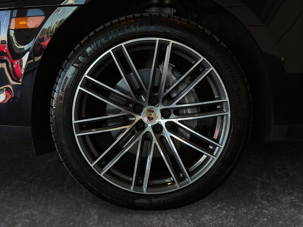 2024 Porsche Macan Premium Package Plus in Laval, Quebec - 7 - w1024h768px