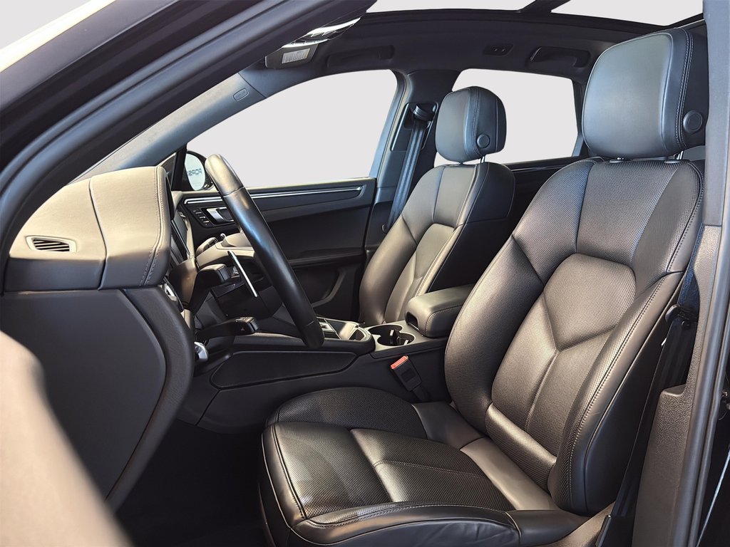 2024 Porsche Macan Premium Package Plus in Laval, Quebec - 15 - w1024h768px