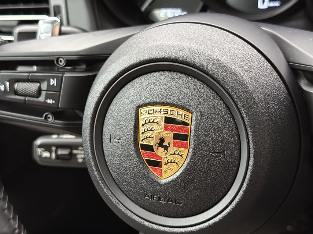 2024 Porsche Macan Premium Package Plus in Laval, Quebec - 30 - w1024h768px