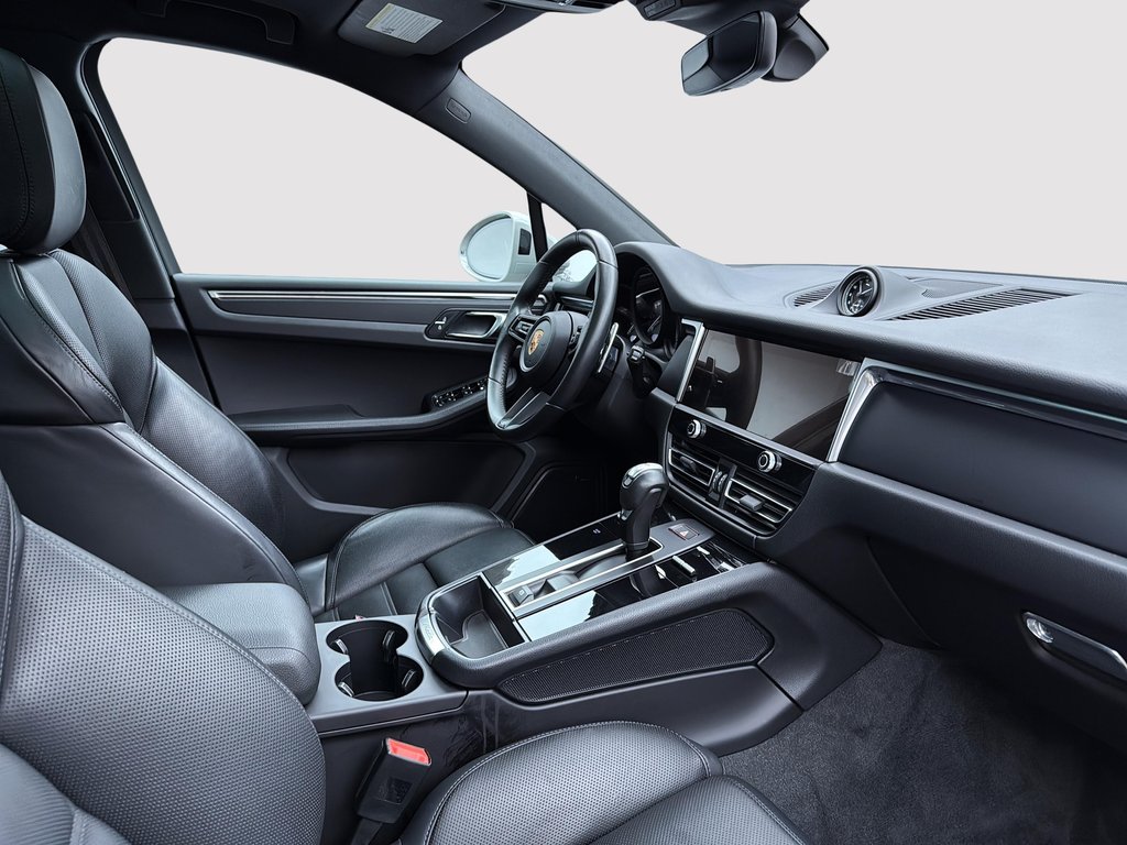 2024 Porsche Macan Premium Package Plus in Laval, Quebec - 22 - w1024h768px