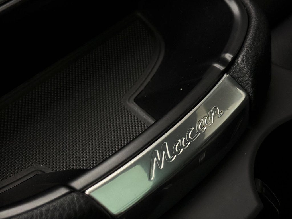 2024 Porsche Macan Premium Package Plus in Laval, Quebec - 34 - w1024h768px