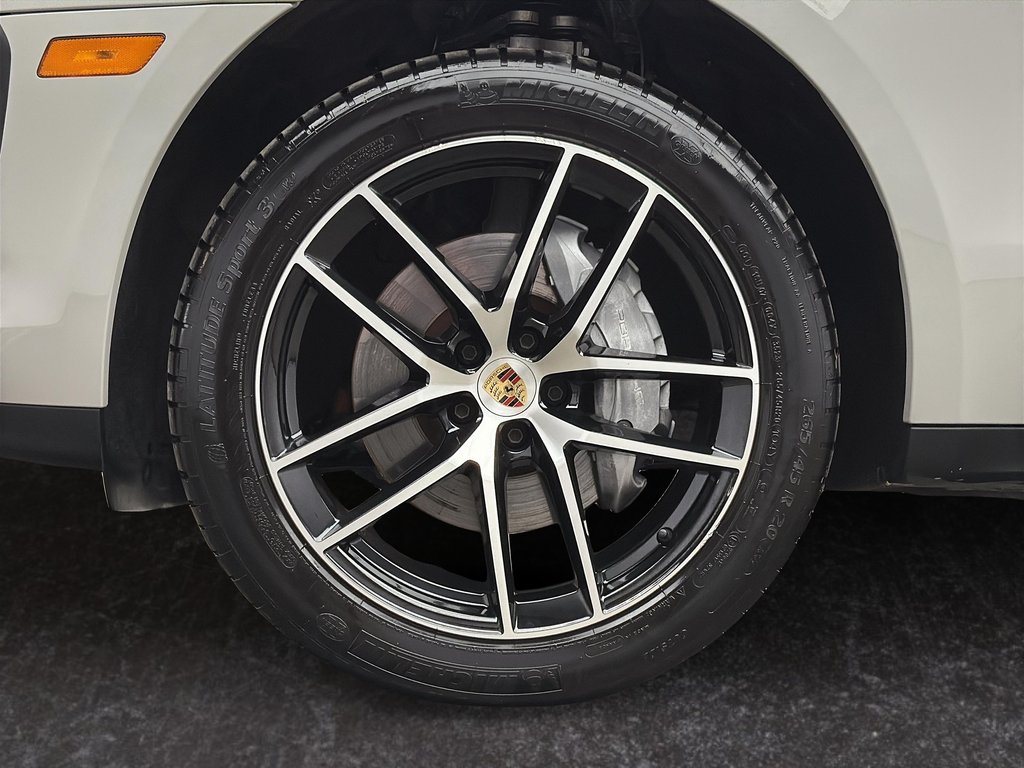 2024 Porsche Macan Premium Package Plus in Laval, Quebec - 7 - w1024h768px