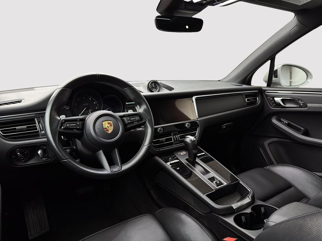 2024 Porsche Macan Premium Package Plus in Laval, Quebec - 14 - w1024h768px