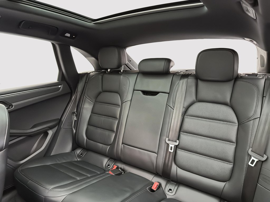 2024 Porsche Macan Premium Package Plus in Laval, Quebec - 20 - w1024h768px