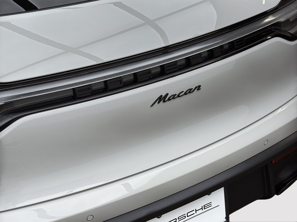 2024 Porsche Macan Premium Package Plus in Laval, Quebec - 9 - w1024h768px
