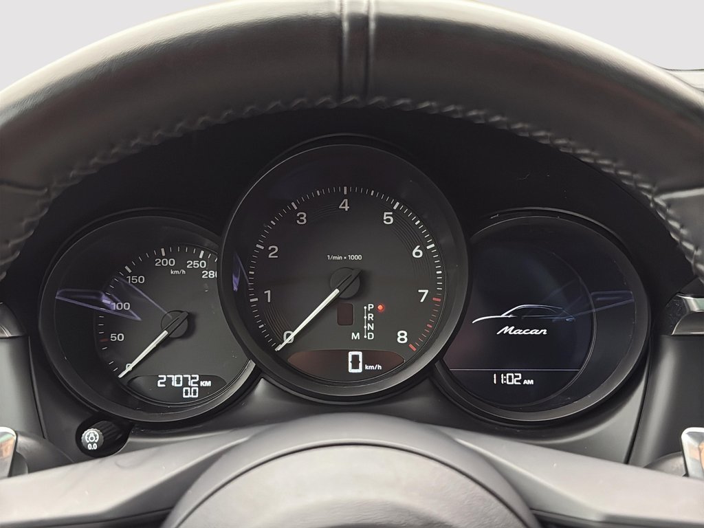 2024 Porsche Macan Premium Package Plus in Laval, Quebec - 17 - w1024h768px