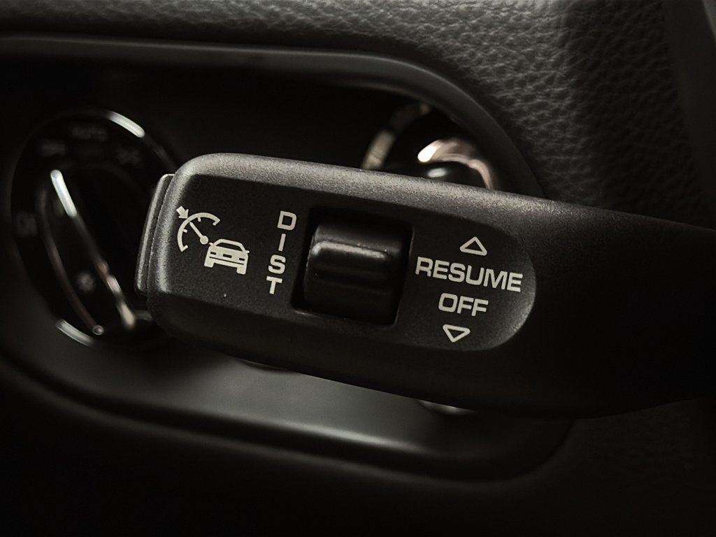 2024 Porsche Macan Premium Package Plus in Laval, Quebec - 29 - w1024h768px