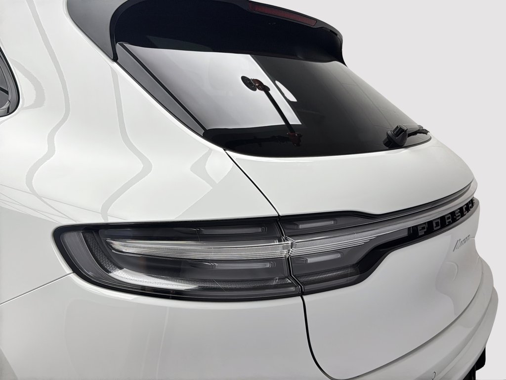 2024 Porsche Macan Premium Package Plus in Laval, Quebec - 10 - w1024h768px
