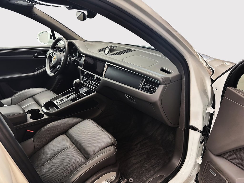 2024 Porsche Macan Premium Package Plus in Laval, Quebec - 27 - w1024h768px