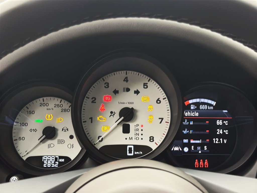 2024 Porsche Macan Premium Package Plus in Laval, Quebec - 19 - w1024h768px