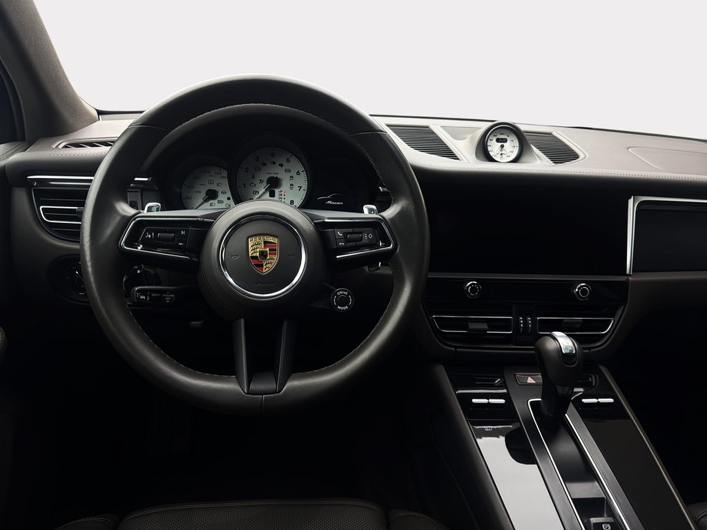 2024 Porsche Macan Premium Package Plus in Laval, Quebec - 15 - w1024h768px