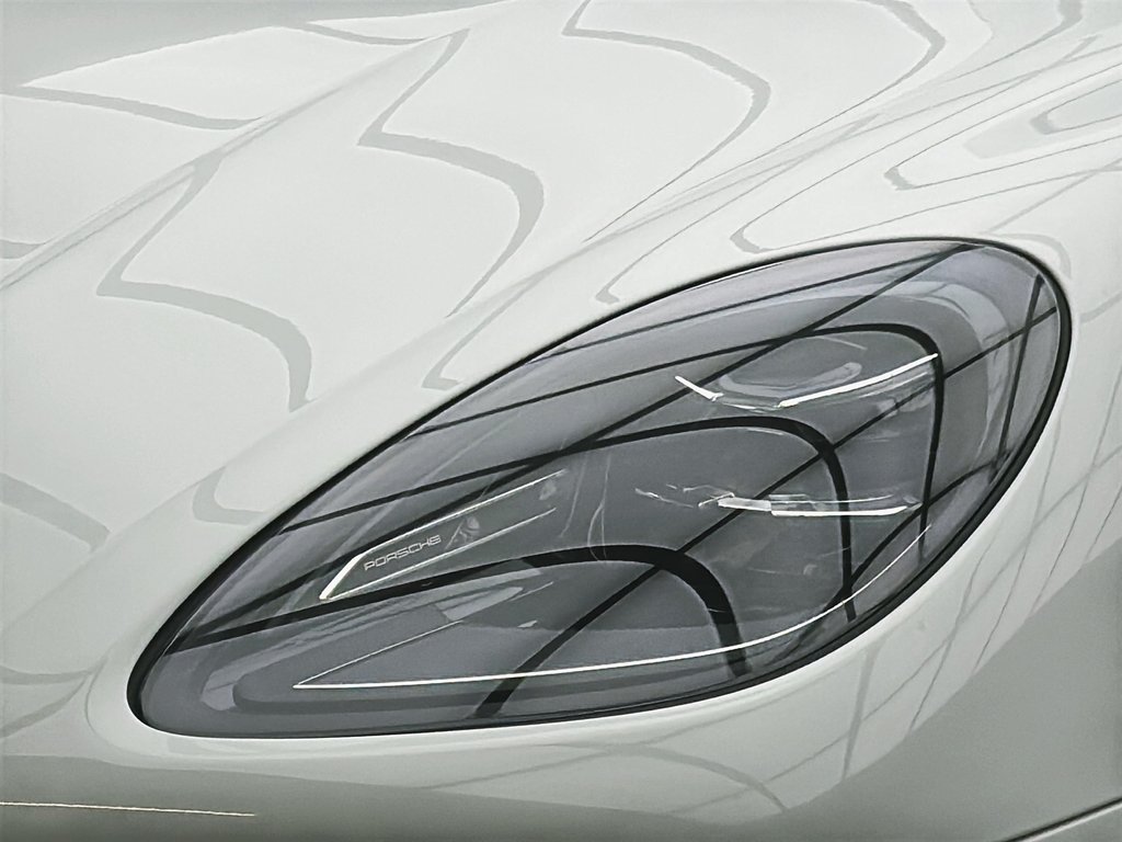 2024 Porsche Macan Premium Package Plus in Laval, Quebec - 9 - w1024h768px