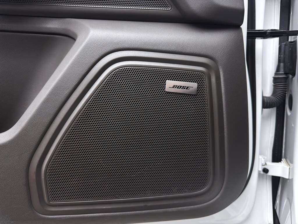 2024 Porsche Macan Premium Package Plus in Laval, Quebec - 31 - w1024h768px