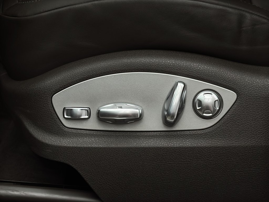 2024 Porsche Macan Premium Package Plus in Laval, Quebec - 26 - w1024h768px