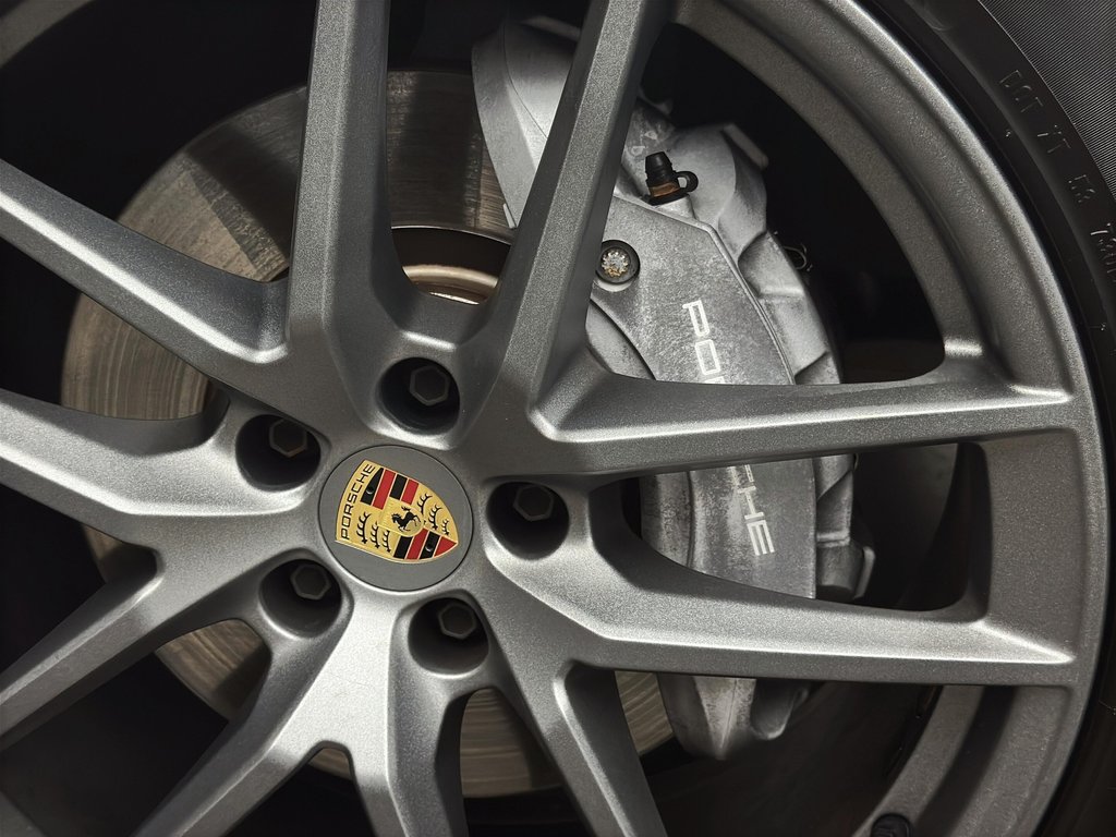 2024 Porsche Macan Premium Package Plus in Laval, Quebec - 12 - w1024h768px
