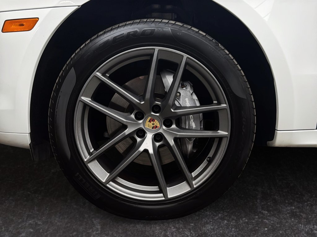 2024 Porsche Macan Premium Package Plus in Laval, Quebec - 11 - w1024h768px