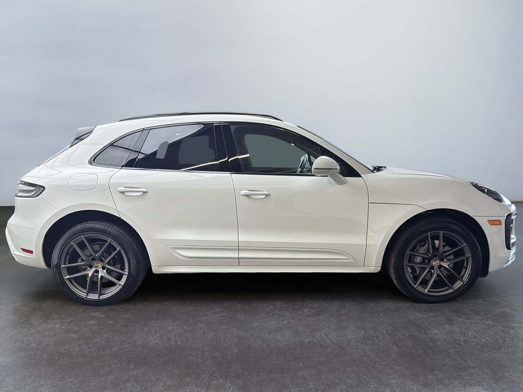 2024 Porsche Macan Premium Package Plus in Laval, Quebec - 5 - w1024h768px
