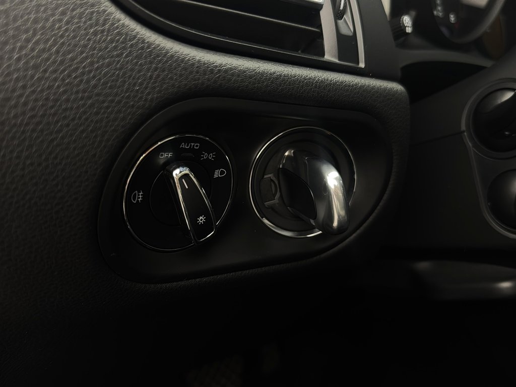 Porsche Macan Premium Package Plus 2024 à Laval, Québec - 17 - w1024h768px