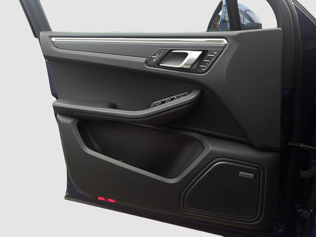 Porsche Macan Premium Package Plus 2024 à Laval, Québec - 29 - w1024h768px