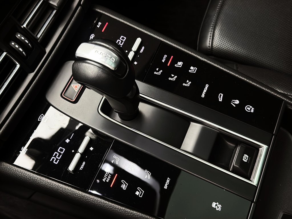 Porsche Macan Premium Package Plus 2024 à Laval, Québec - 21 - w1024h768px