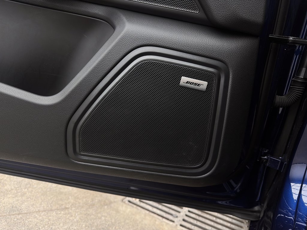 Porsche Macan Premium Package Plus 2024 à Laval, Québec - 32 - w1024h768px