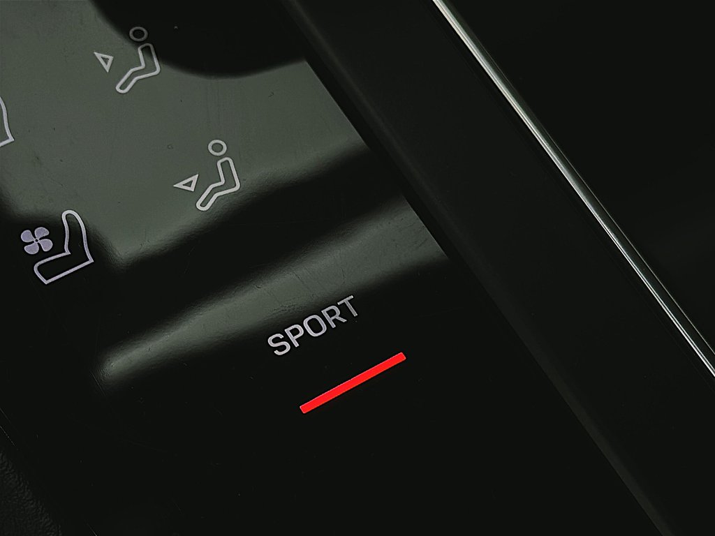 Porsche Macan Premium Package Plus 2024 à Laval, Québec - 22 - w1024h768px